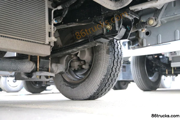 Ouling V5 Deluxe Edition 115hp 4X2(6 wheels) 4.005m single-row flatbed light truck (China VI) Chassis (3) | 86Trucks