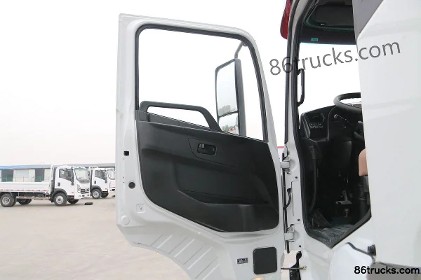 Sinotruk HOWO V5-X 270 hp 4X2(6 wheels) 9.8m wing-opening van cargo truck Cab (2) | 86Trucks