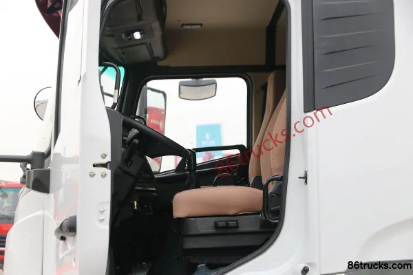 Sinotruk HOWO V5-X 270 hp 4X2(6 wheels) 9.8m wing-opening van cargo truck Cab (1) | 86Trucks