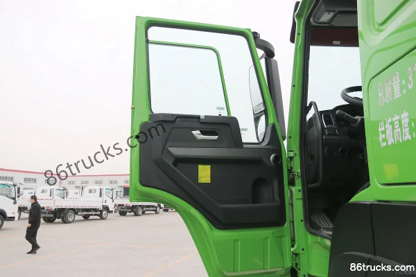 Sinotruk V7-X 31T 8X4(12 wheels) 5.6m battery-swap pure electric dump truck 423kWh Cab (1) | 86Trucks