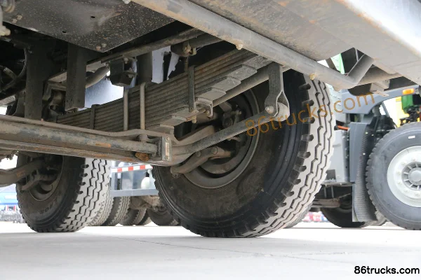 Sinotruk V7-X 31T 8X4(12 wheels) 5.6m battery-swap pure electric dump truck 423kWh Chassis (3) | 86Trucks
