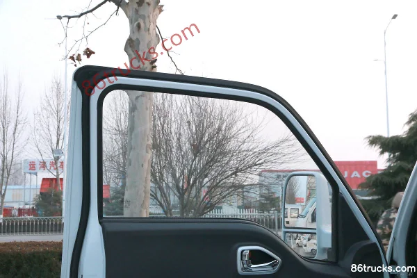 Dongfeng T5 95 hp 4X2(6 wheels) 3.4m single-row flatbed light truck (wide track) (Beijing VI) Cab (3) | 86Trucks