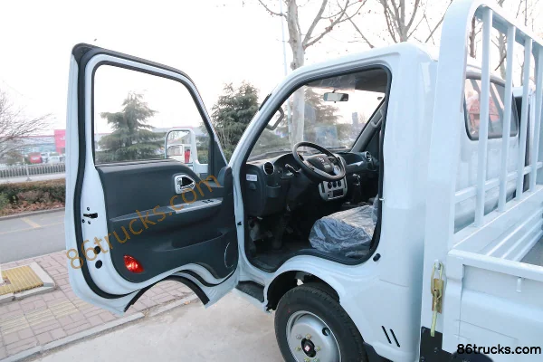 Dongfeng T5 95 hp 4X2(6 wheels) 3.4m single-row flatbed light truck (wide track) (Beijing VI) Cab (1) | 86Trucks