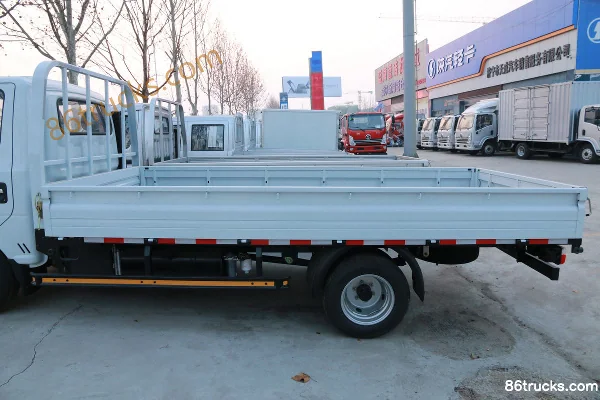 Dongfeng T5 95 hp 4X2(6 wheels) 3.4m single-row flatbed light truck (wide track) (Beijing VI) Body (1) | 86Trucks