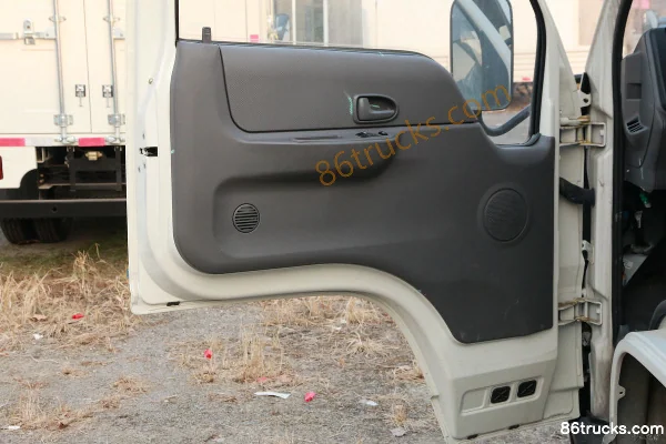 JMC Shunda Small Card 122hp 4X2(6 wheels) 2.69m Double Row Flatbed Light Truck (China VI) Cab (3) | 86Trucks
