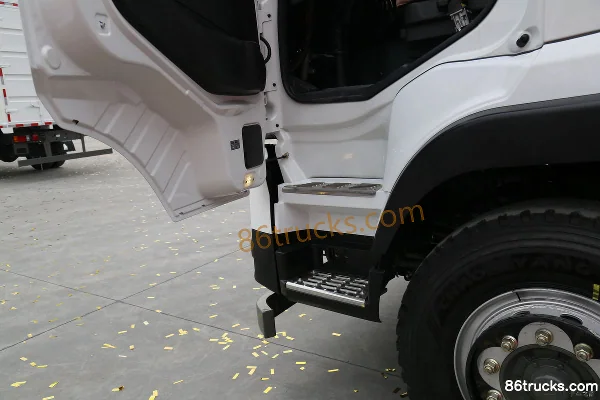 Sinotruk HOWO V5 8X4(12 wheels) dump truck (China VI) Cab (3) | 86Trucks