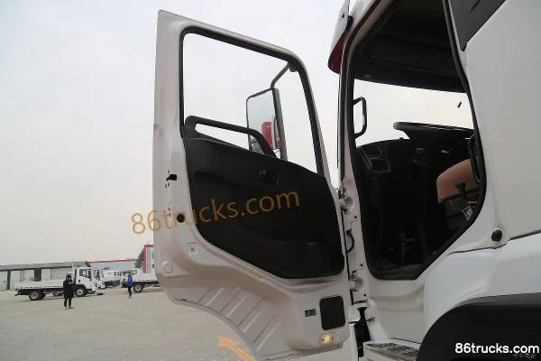Sinotruk HOWO V5 8X4(12 wheels) dump truck (China VI) Cab (1) | 86Trucks