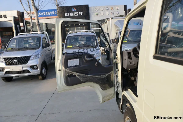Foton Times Xiaoka Star 2 122 hp 4X2(6 wheels) gasoline 2.71m double-row flatbed micro truck (China VI) Cab (1) | 86Trucks