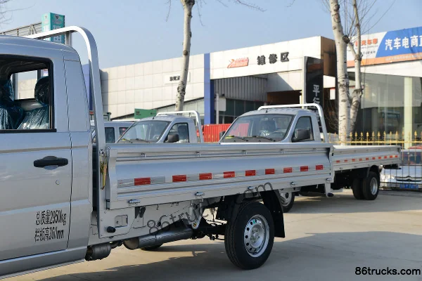 Foton Xiangling V1 1.6L 122 ch 4X2(6 roues) essence 3,05 m micro camion plateau à ridelles cabine simple (roue arrière simple) (China VI) Ca