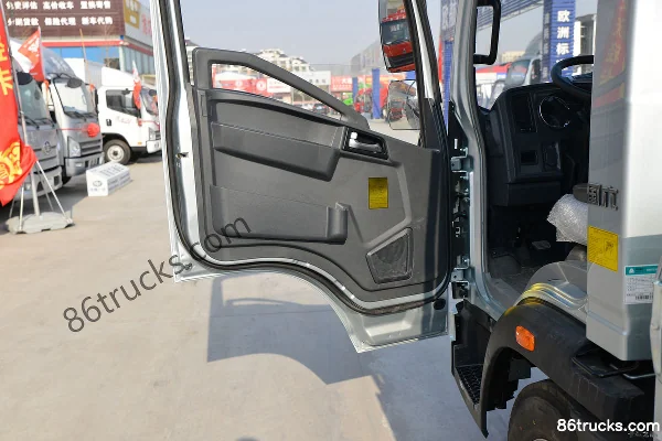 Sinotruk HOWO Hanjiang 150hp 4X2(6 wheels) 4.15m Single Row Stake Light Truck (China VI) (8-speed) Cab (2) | 86Trucks