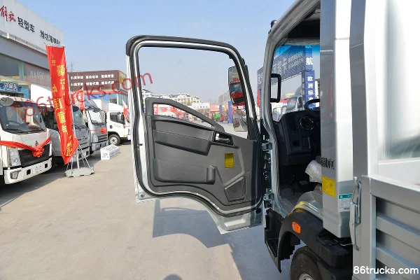 Sinotruk HOWO Hanjiang 150hp 4X2(6 wheels) 4.15m Single Row Stake Light Truck (China VI) (8-speed) Cab (1) | 86Trucks