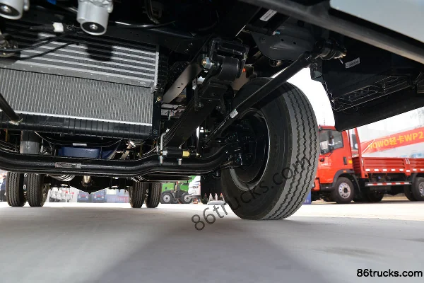 Sinotruk HOWO Hanjiang 150hp 4X2(6 wheels) 4.15m Single Row Stake Light Truck (China VI) (8-speed) Chassis (3) | 86Trucks