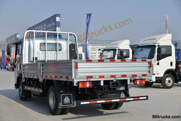 Sinotruk HOWO Hanjiang 150hp 4X2(6 wheels) 4.15m Single Row Stake Light Truck (China VI) (8-speed) Body (3) | 86Trucks
