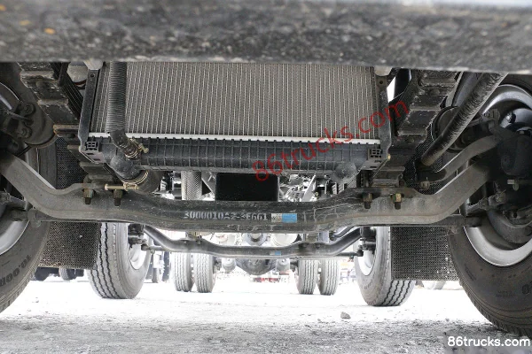 Dayun Zhisheng 245hp 6X2(8 wheels) 7.2m stake truck Chassis (1) | 86Trucks