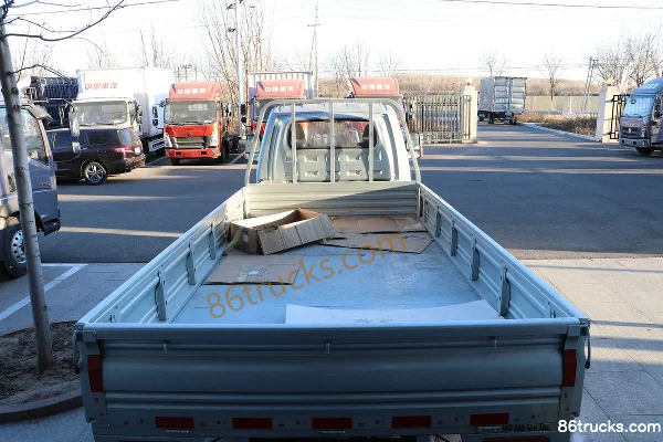 Sinotruk HOWO Xiaoshuai 130hp 4X2(6 wheels) 3.6m single-row flatbed mini truck Body (3) | 86Trucks
