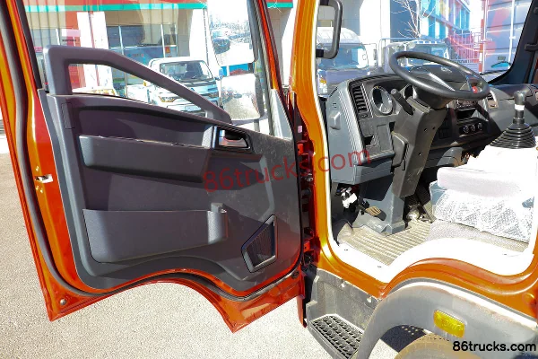 Sinotruk HOWO Hanjiang 130 hp 4X2(6 wheels) 4.15m AMT automatic single-row stake truck light truck (China VI) Cab (1) | 86Trucks