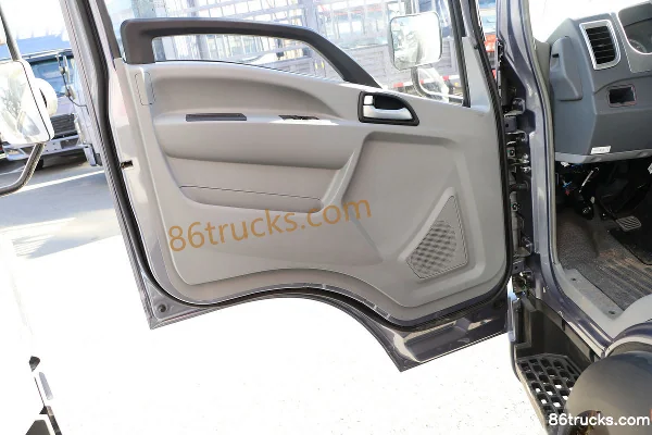Sinotruk HOWO Zhuimeng 130 hp 4X2(6 wheels) 4.15m single-row van light truck Cab (1) | 86Trucks
