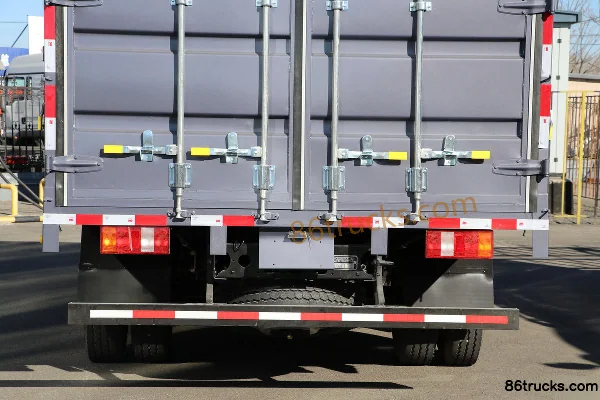 Sinotruk HOWO Dream 130 hp 4X2(6 wheels) 4.15 m Single Row Stake Truck (Rear Axle Ratio 4.875) Body (2) | 86Trucks