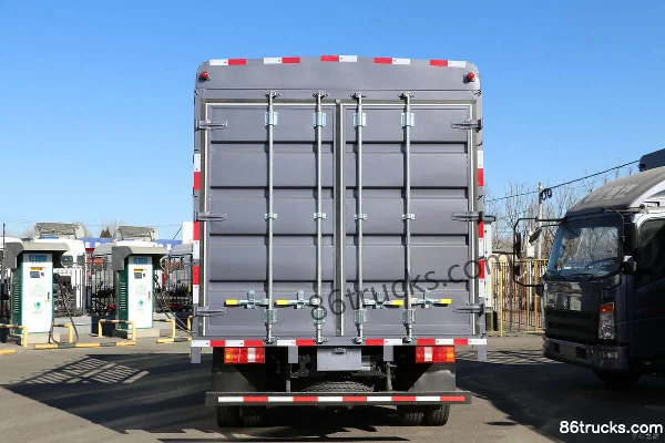 Sinotruk HOWO Dream 130 hp 4X2(6 wheels) 4.15 m Single Row Stake Truck (Rear Axle Ratio 4.875) Body (1) | 86Trucks