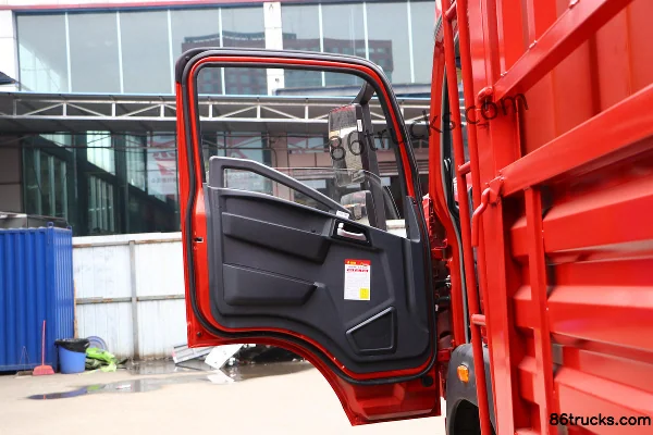 Sinotruk HOWO G5X Medium Truck 220hp 4X2(6 wheels) 6.75m Single Row Flatbed with Sides Cargo Truck (China VI) Cab (1) | 86Trucks