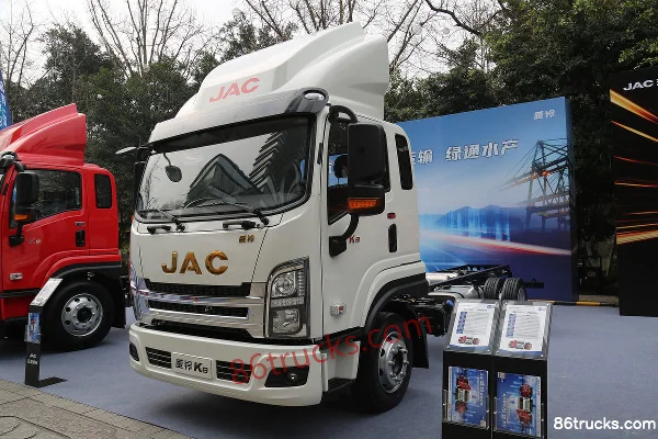 JAC Weiling K8 184 hp 4X2(6 wheels) 5.8m semi-sleeper flatbed cargo truck Exterior (3) | 86Trucks