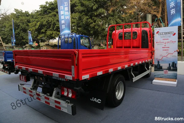JAC Weiling K5 160hp 4X2(6 wheels) 4.18m Single Row Flatbed Light Truck (China VI) Exterior (3) | 86Trucks