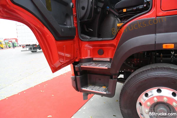 Sinotruk HOWO V7-X 540 hp 6X4(10 wheels) Tractor Truck Cab (2) | 86Trucks