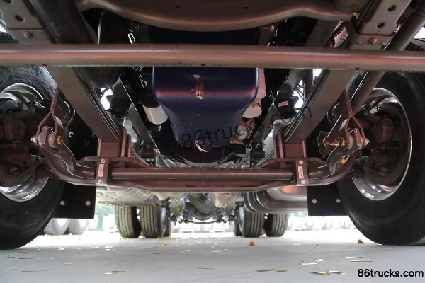 Sinotruk HOWO V7-X 540 hp 6X4(10 wheels) Tractor Truck Chassis (2) | 86Trucks