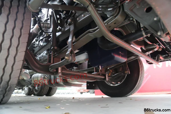Sinotruk HOWO V7-X 540 hp 6X4(10 wheels) Tractor Truck Chassis (1) | 86Trucks