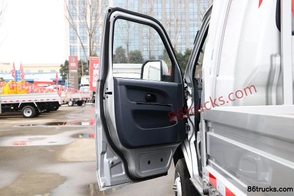 Huachen Xinyuan T50S Standard 112hp 4X2(6 wheels) CNG 3.6m single-row flatbed mini truck (China VI) (100L gas cylinder) Cab (1) | 86Trucks