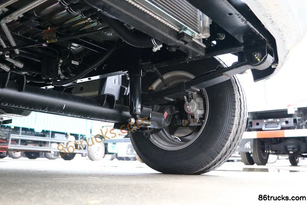 Huachen Xinyuan T50S Standard 112hp 4X2(6 wheels) CNG 3.6m single-row flatbed mini truck (China VI) (100L gas cylinder) Chassis (3) | 86Truc