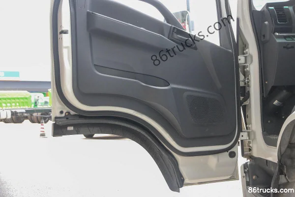 NanJun Ruijie D30G 140 ch 4X2(6 roues) 4,1 m camion porteur fourgon cabine simple (2) | 86Trucks