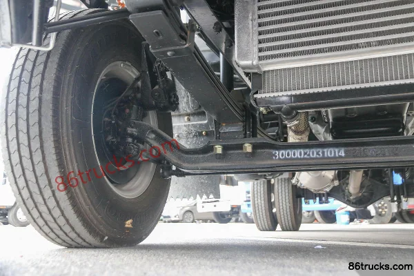 NanJun Ruijie D30G 140 ch 4X2(6 roues) 4,1 m camion porteur fourgon cabine simple Châssis (3) | 86Trucks