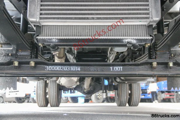 NanJun Ruijie D30G 140 ch 4X2(6 roues) 4,1 m camion porteur fourgon cabine simple Châssis (2) | 86Trucks