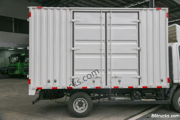 NanJun Ruijie D30G 140 ch 4X2(6 roues) 4,1 m camion porteur fourgon cabine simple Carrosserie (2) | 86Trucks
