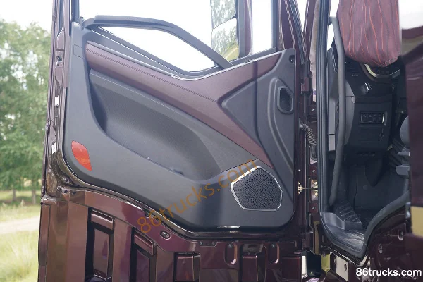FAW Jiefang J6V heavy truck 560 hp 6X4(10 wheels) AMT automatic tractor truck (China VI) Cab (3) | 86Trucks