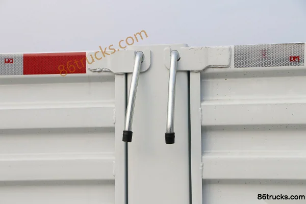 Jiangxi Isuzu Yifang ES5 170hp 4X2(6 wheels) 4.155m Single Row Flatbed Light Truck (China VI) Body (3) | 86Trucks