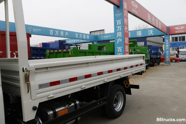 Foton Xiaoyun W3 95 hp 4X2(6 wheels) 3.3m Semi-row Flatbed Light Truck (China VI) Body (1) | 86Trucks