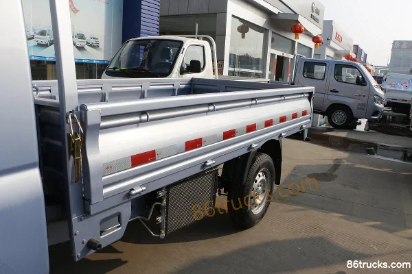 Foton Xiangling M1 Comfort 1,2 L 91 ch 4X2(6 roues) essence 3,05 m camion léger à ridelles à cabine simple (China VI) (pneus arrière simples