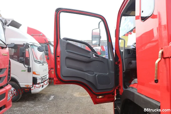 JAC Dewo Q8 170 hp 4X2(6 wheels) 5m flatbed cargo truck with half-row cab (1) | 86Trucks