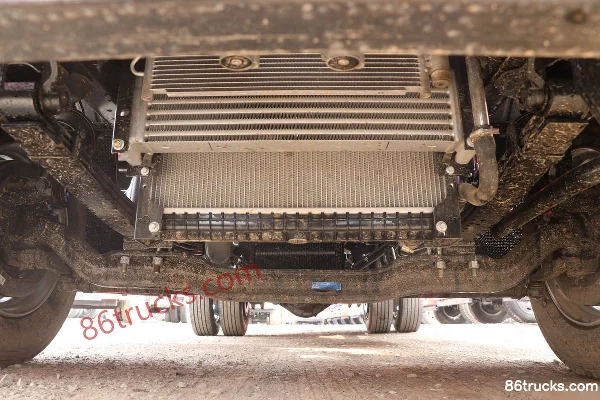 JAC Dewo Q8 170 hp 4X2(6 wheels) 5m flatbed cargo truck with half-row cab Chassis (1) | 86Trucks