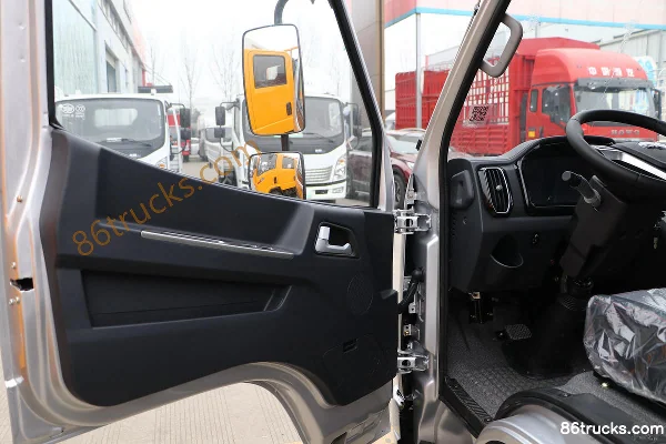 FAW Hongta FAW Jiefang Baling 102 hp 4X2(6 wheels) 3.715m single-row flatbed light truck Cab (1) | 86Trucks