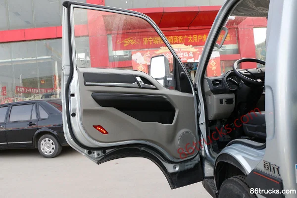Sinotruk HOWO Xiaoshuai 130 ch 4X2(6 roues) petit camion fourgon à cabine simple 3,95 m (1) | 86Trucks
