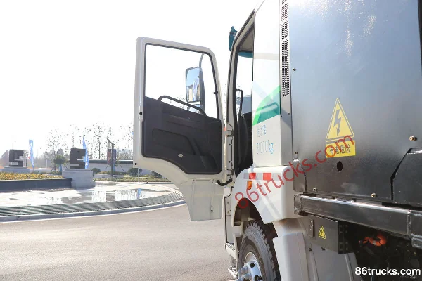 XCMG Truck E500 8X4(12 roues) 7,25 m³ camion malaxeur 100% électrique à échange de batterie Cabine (1) | 86Trucks