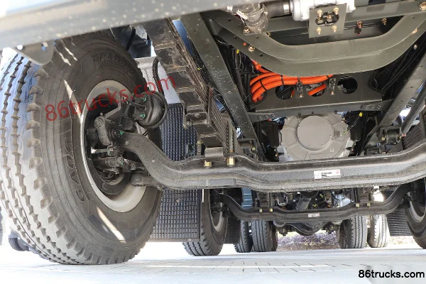 XCMG Truck E500 8X4(12 roues) 7,25 m³ camion malaxeur 100% électrique à échange de batterie Châssis (2) | 86Trucks