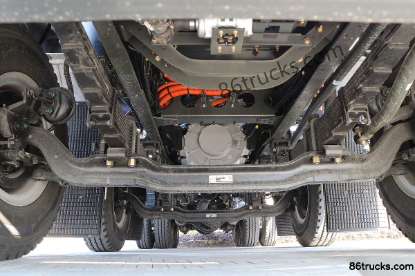 XCMG Truck E500 8X4(12 roues) 7,25 m³ camion malaxeur 100% électrique à échange de batterie Châssis (1) | 86Trucks