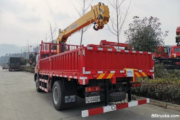 Dongfeng DV3 200 hp 4X2(6 wheels) Truck-Mounted Crane (China VI) Exterior (3) | 86Trucks