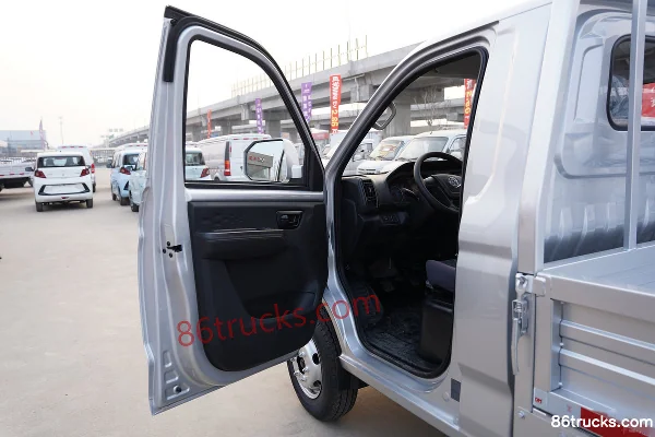 Dongfeng D71PLUS LV1 1.6L 122 hp 4X2(6 wheels) Gasoline 3.7m Single Row Stake Micro Truck (China VI) Cab (2) | 86Trucks