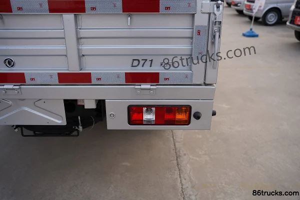 Dongfeng D71PLUS LV1 1.6L 122 hp 4X2(6 wheels) Gasoline 3.7m Single Row Stake Micro Truck (China VI) Body (3) | 86Trucks