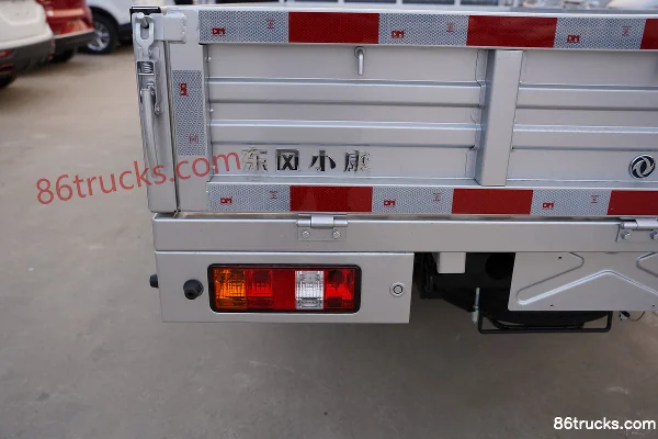 Dongfeng D71PLUS LV1 1.6L 122 hp 4X2(6 wheels) Gasoline 3.7m Single Row Stake Micro Truck (China VI) Body (1) | 86Trucks